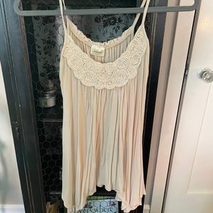 🧡Women’s embroidered top🧡